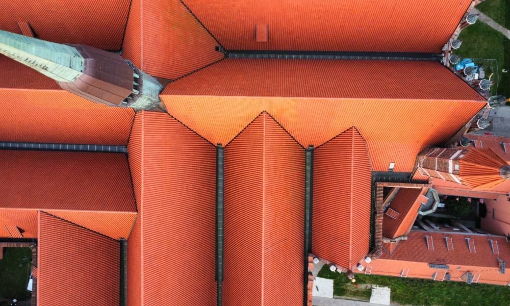 compressed_top-view-of-st-mary-s-basilica-in-gdansk-2024-11-27-09-36-23-utc